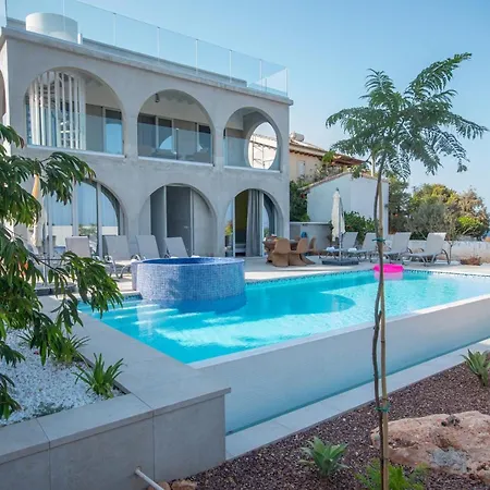 Villa Art House Seviews