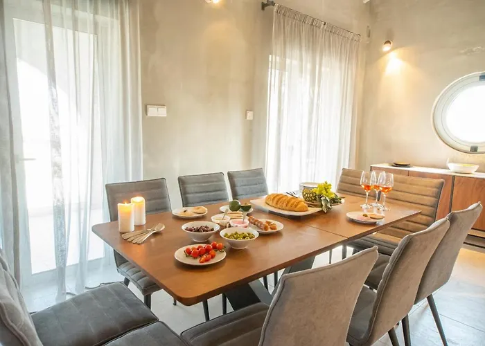 Art House Seviews Villa *