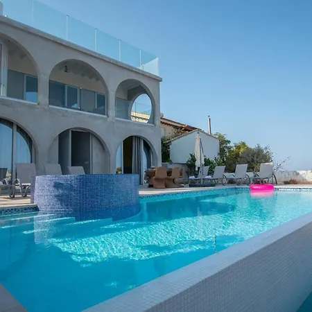 Art House Seviews Villa *