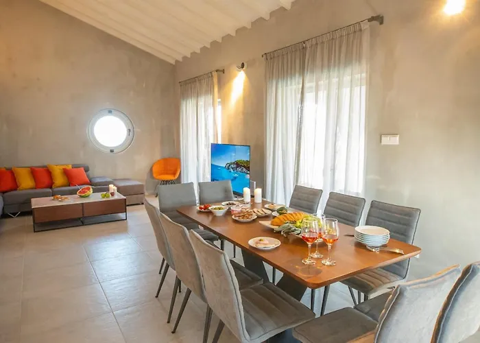 Art House Seviews Villa *