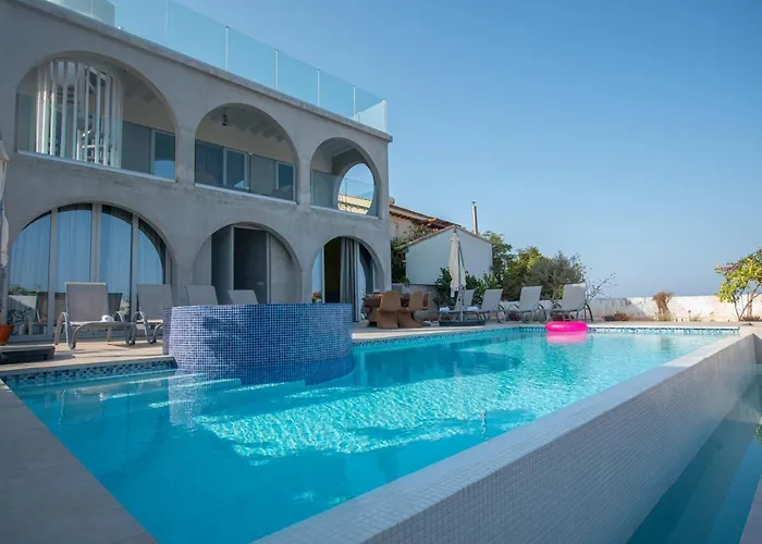 Art House Seviews Villa *