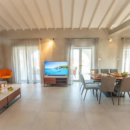 Villa Art House Seviews *