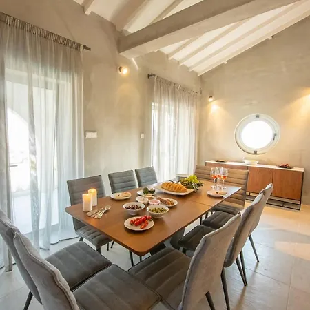 Villa Art House Seviews *