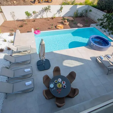 Villa Art House Seviews