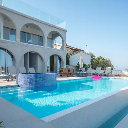 Villa Art House Seviews