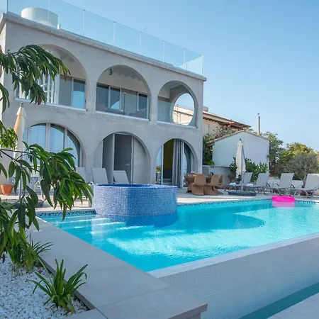 Art House Seviews Protaras