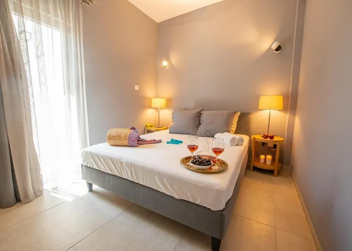 فيلة Art House Seviews