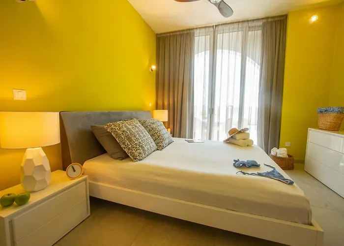 فيلة Art House Seviews