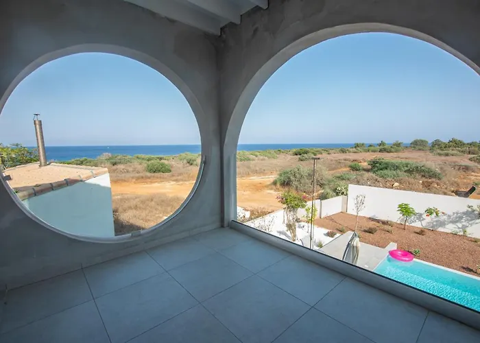 Art House Seviews فيلة