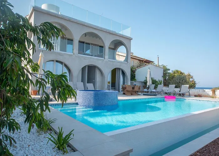 Art House Seviews بروتاراس